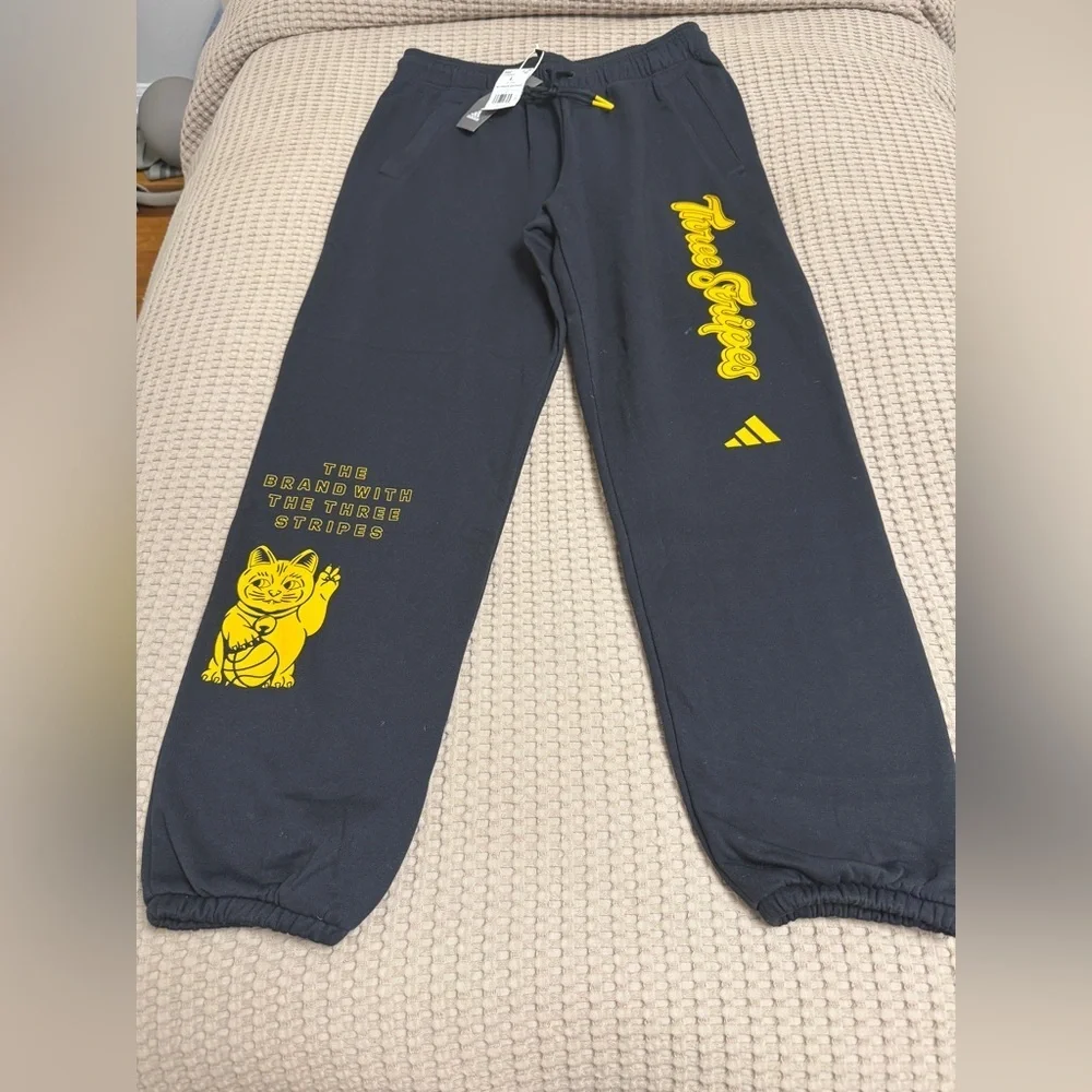 Adidas Big boys/Teens Black Joggers with Bright Yellow Graphics Size Large